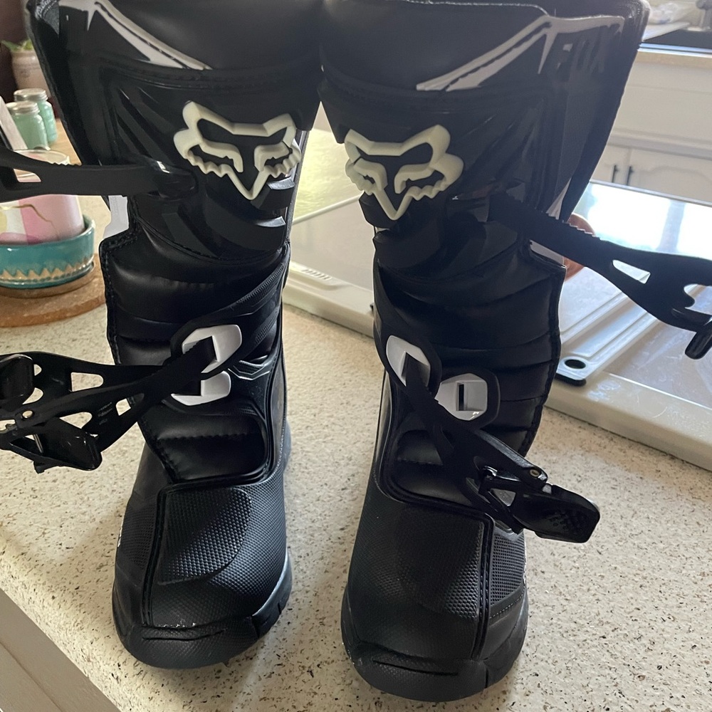 Youth moto boots